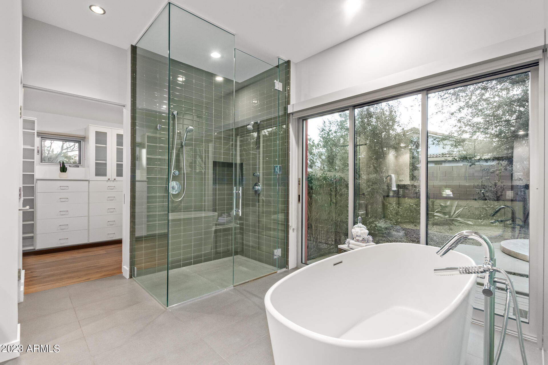 6912 East Chaparral Road Paradise Valley, AZ 85253 - Photo 15 of 40 SOAKING TUB!