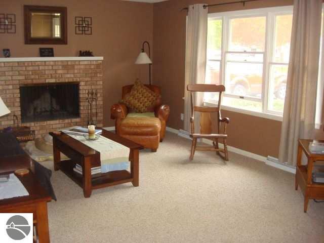 604 Sheridan Road Traverse City, MI 49686 - Photo 4 of 15 1726868-3.JPG
