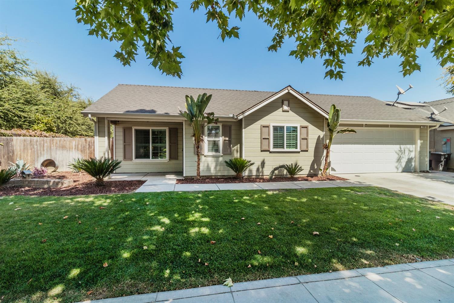 144 East Carpenter Avenue Reedley, CA 93654 - Photo 1 of 27 Gallery Image 1