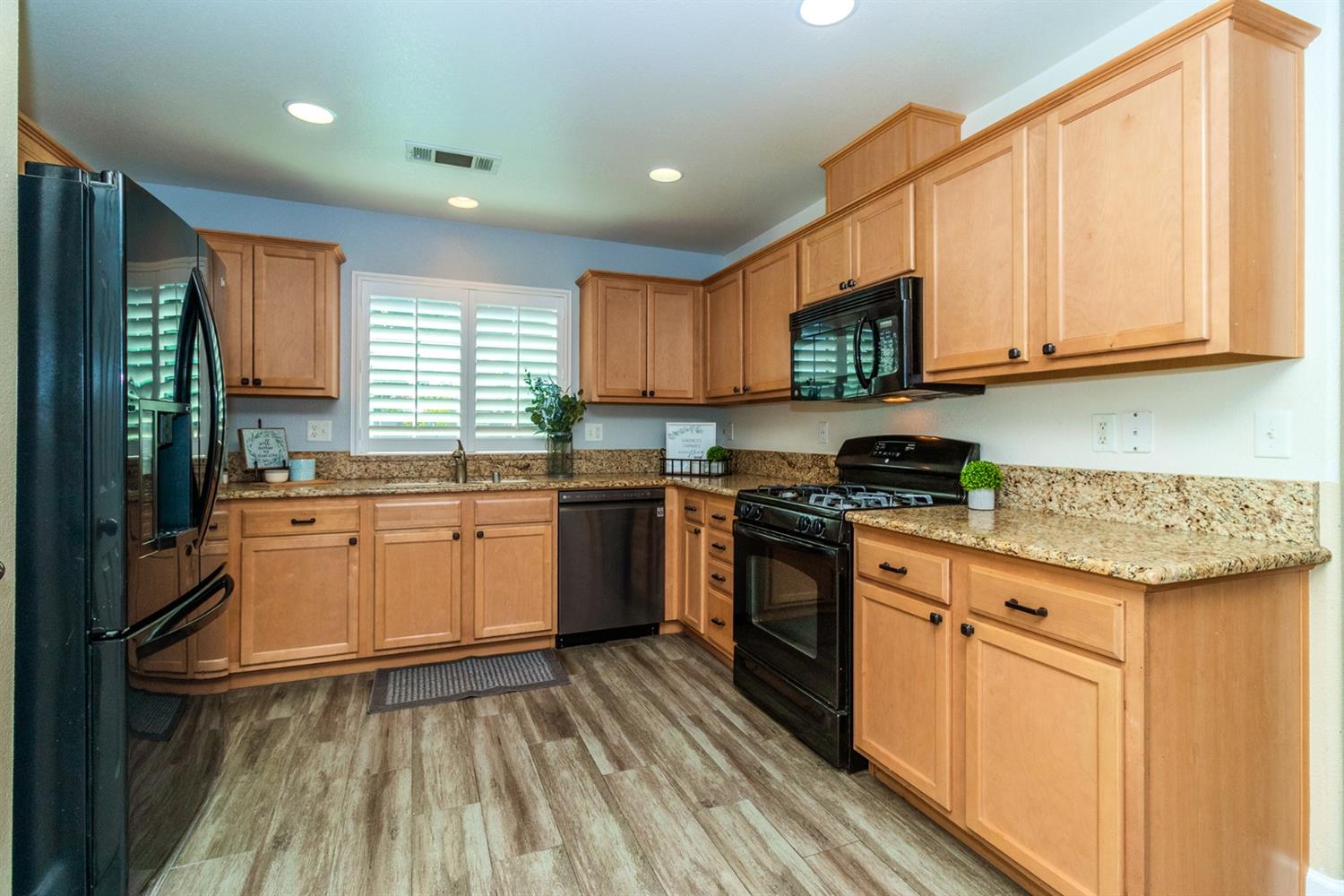 144 East Carpenter Avenue Reedley, CA 93654 - Photo 11 of 27 Gallery Image 11