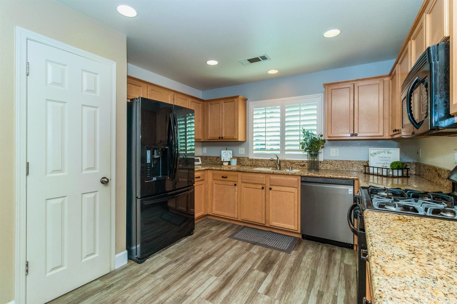 144 East Carpenter Avenue Reedley, CA 93654 - Photo 12 of 27 Gallery Image 12