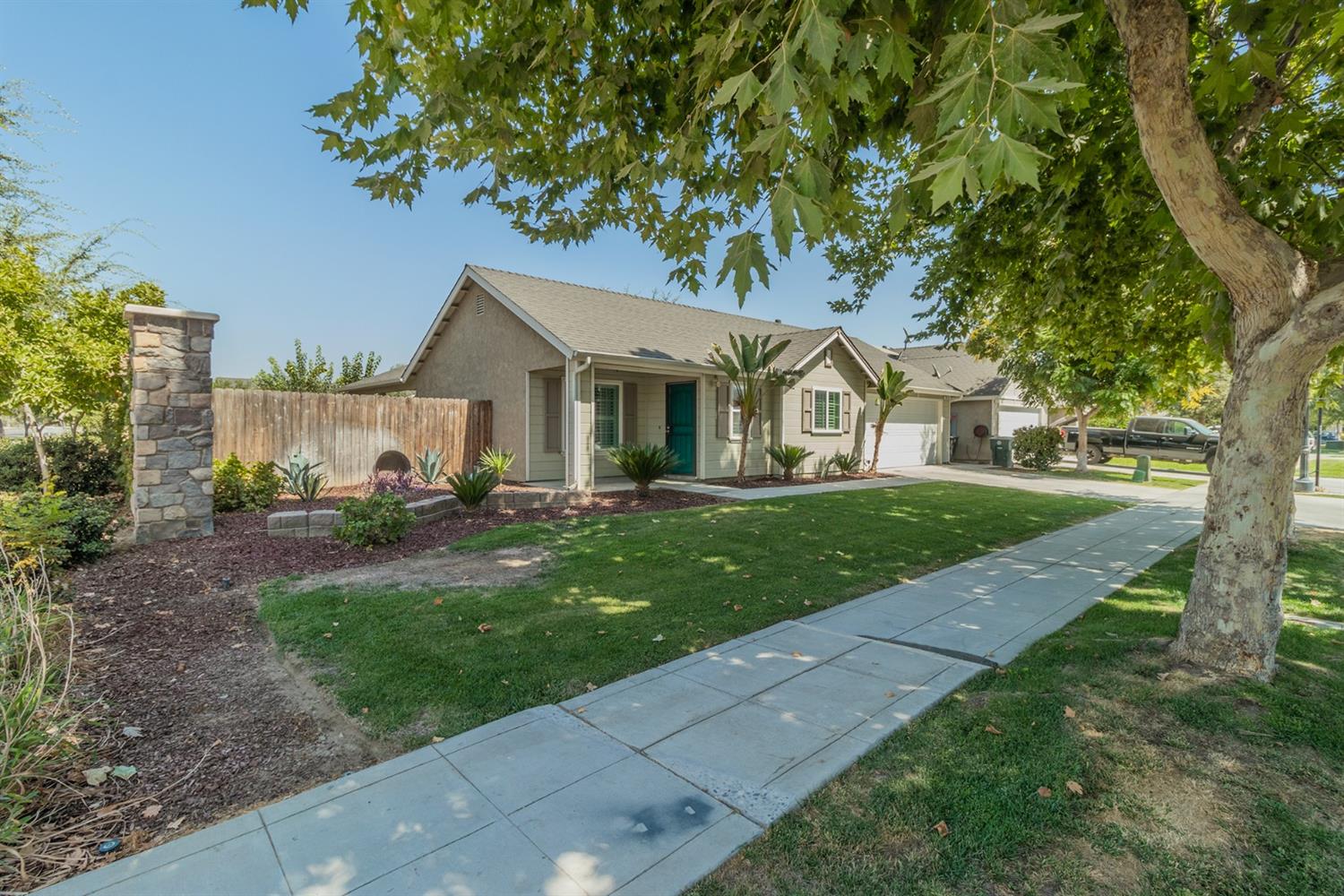 144 East Carpenter Avenue Reedley, CA 93654 - Photo 3 of 27 Gallery Image 3