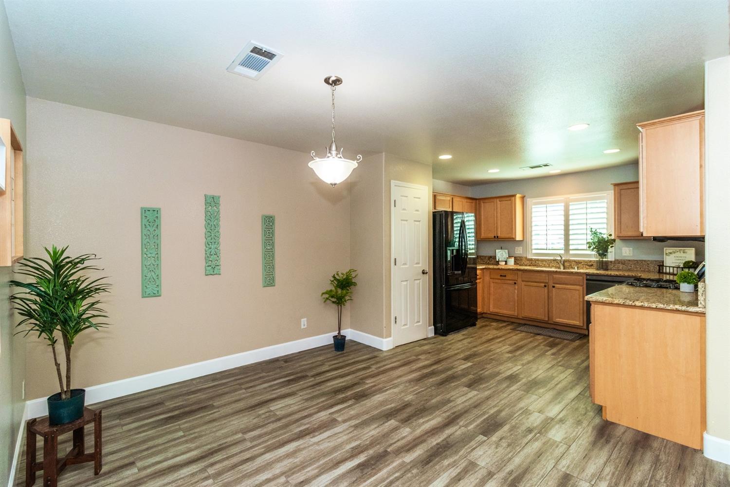 144 East Carpenter Avenue Reedley, CA 93654 - Photo 10 of 27 Gallery Image 10