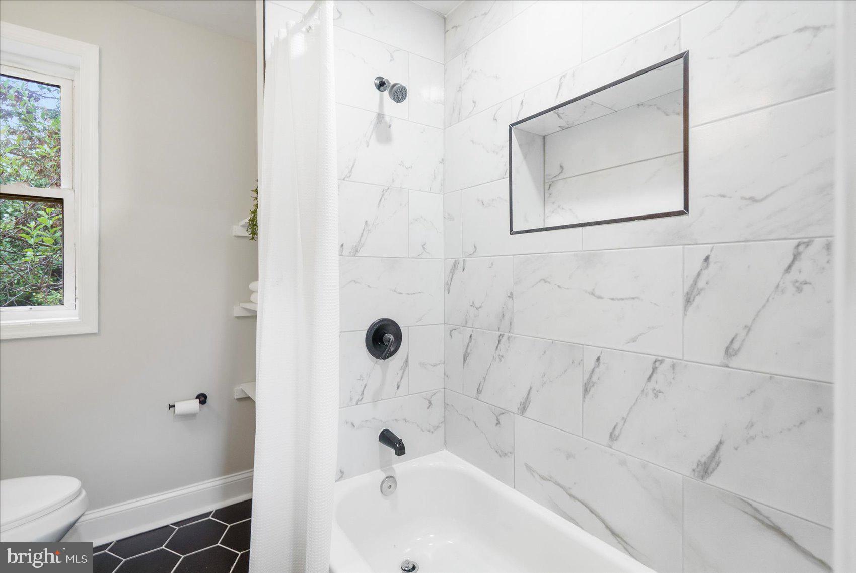 5912 Helfrich Road Baltimore, MD 21225 - Photo 10 of 21 Bathroom
