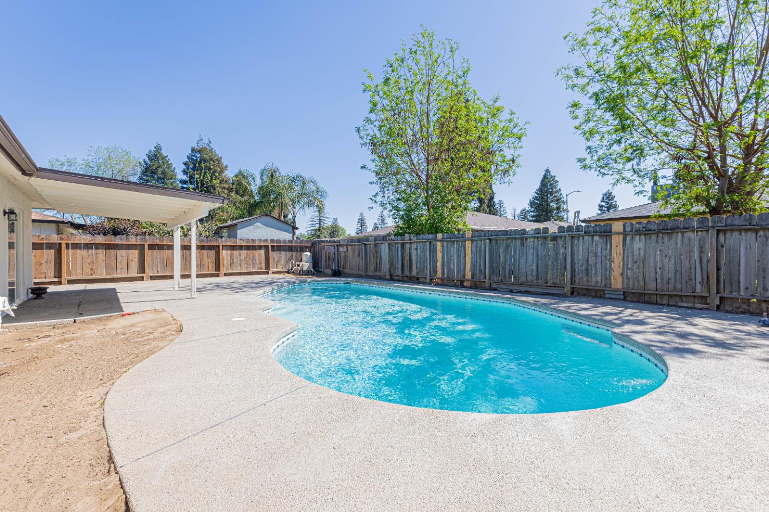 300 Walnut Street Madera, CA 93637 - Photo 12 of 12 a view of a backyard with a tub