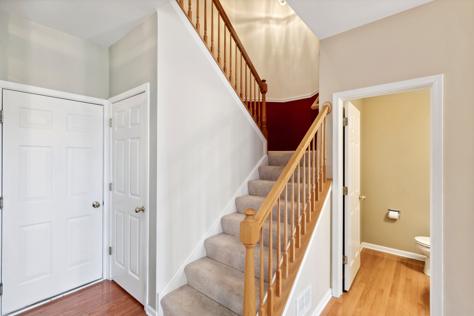 5471 McDonough Road Hoffman Estates, IL 60192 - Photo 13 of 32 a view of entryway