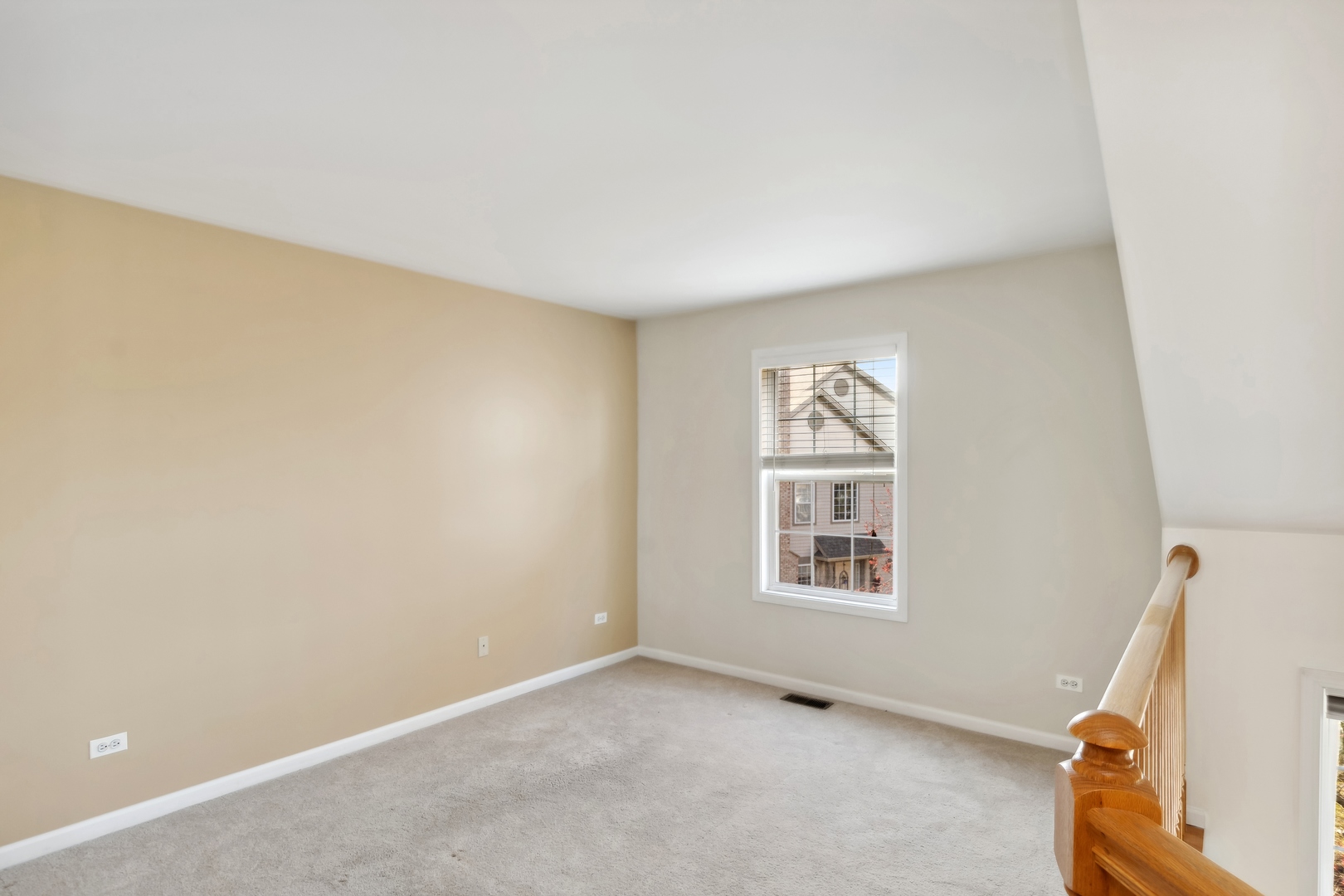 5471 McDonough Road Hoffman Estates, IL 60192 - Photo 14 of 32 an empty room with windows