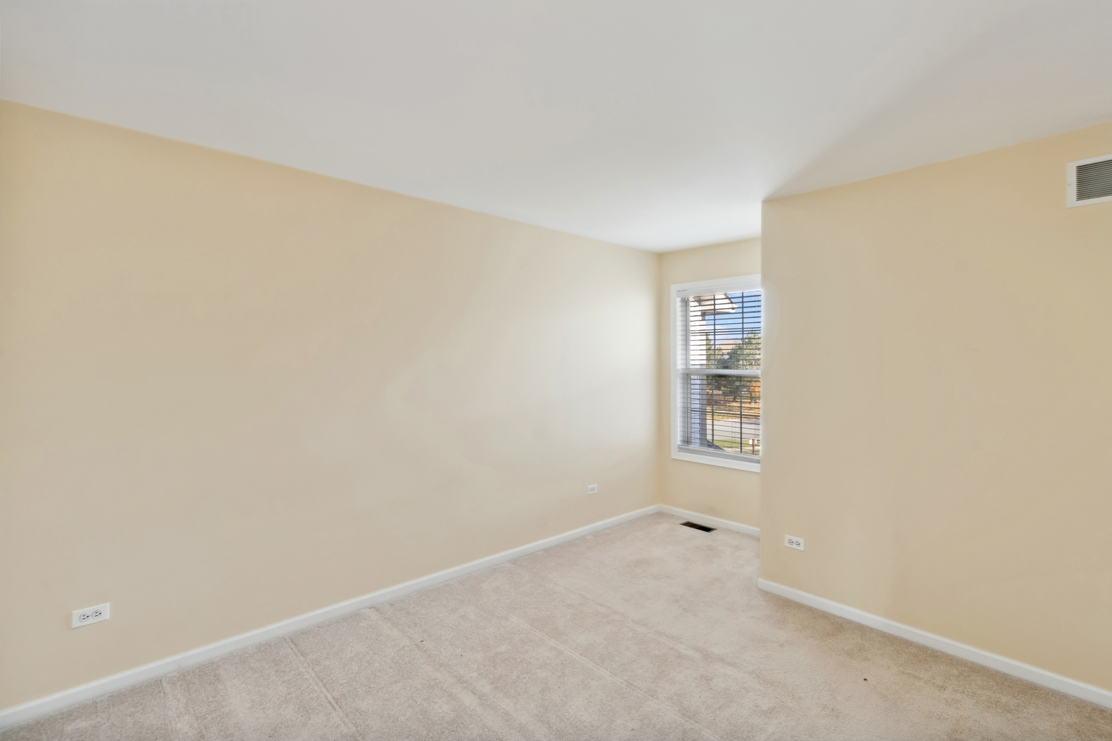 5471 McDonough Road Hoffman Estates, IL 60192 - Photo 17 of 32 a view of an empty room and a window