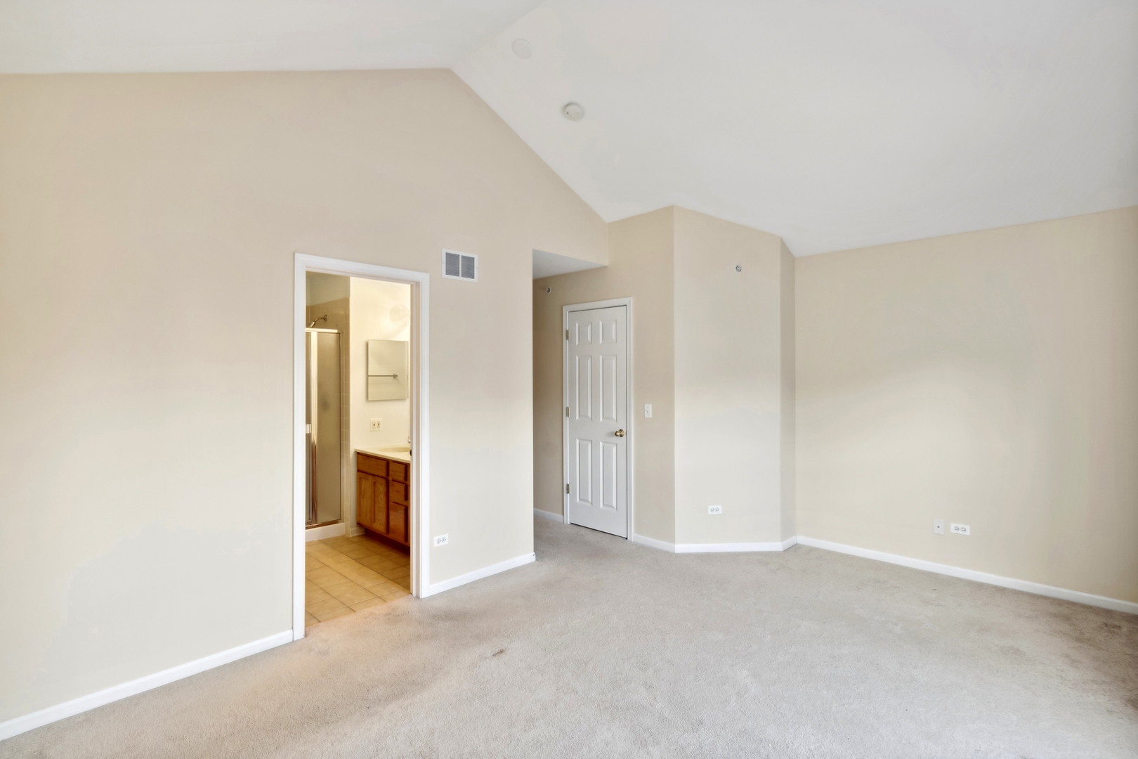 5471 McDonough Road Hoffman Estates, IL 60192 - Photo 20 of 32 a view of an empty room