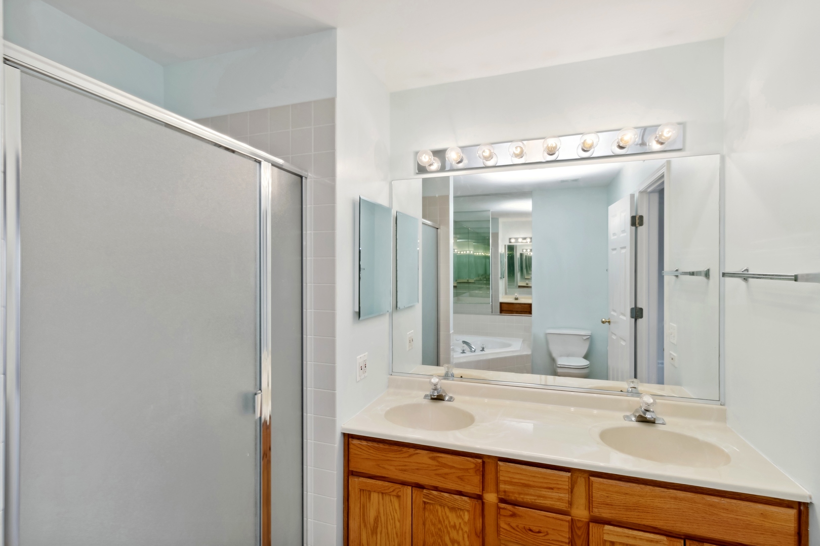 5471 McDonough Road Hoffman Estates, IL 60192 - Photo 23 of 32 a bathroom with a sink and a mirror