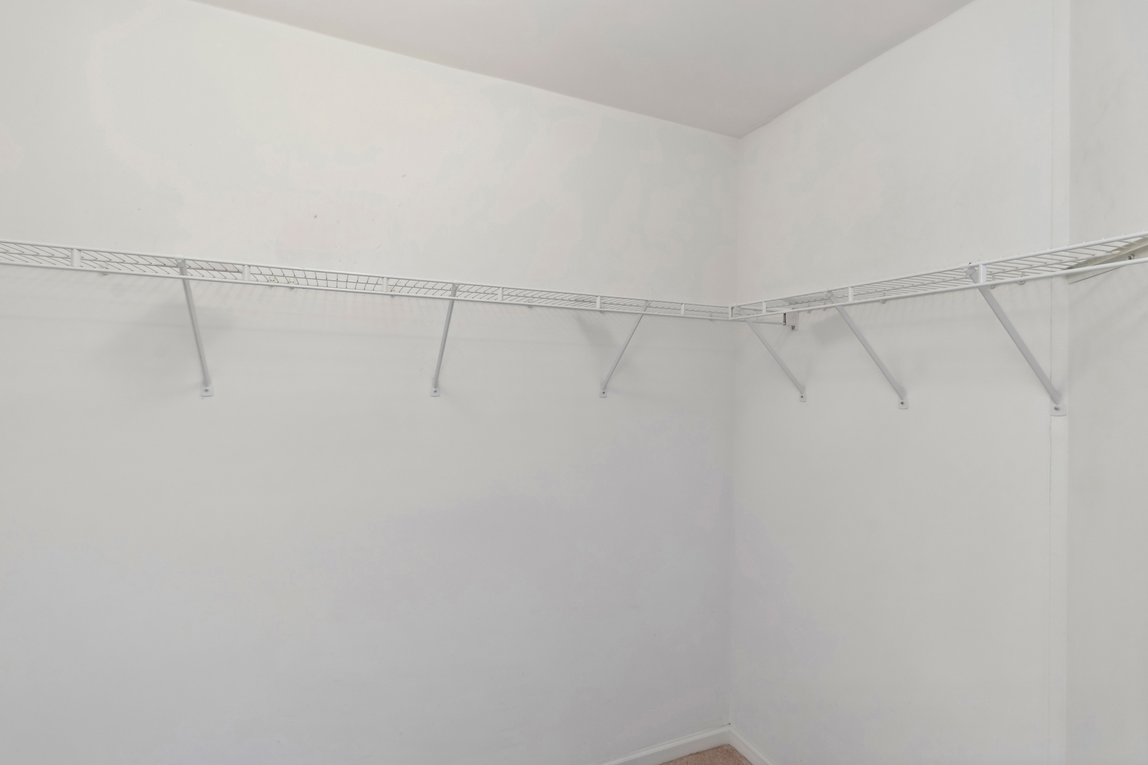 5471 McDonough Road Hoffman Estates, IL 60192 - Photo 25 of 32 a view of a room