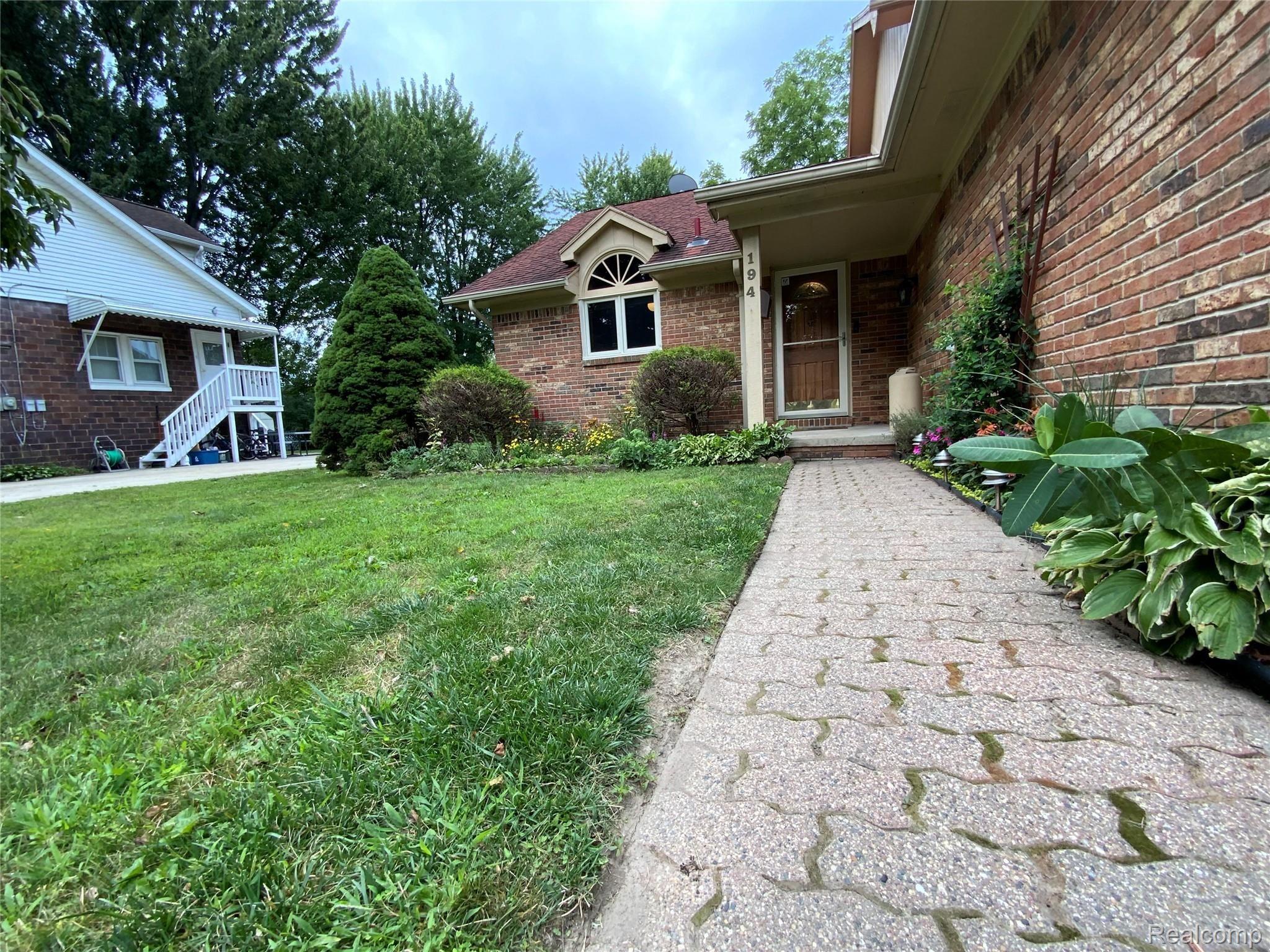 194 Riverside Drive Mount Clemens, MI 48043 - Photo 17 of 38 Photo Aug 16, 9 28 32 AM.jpg