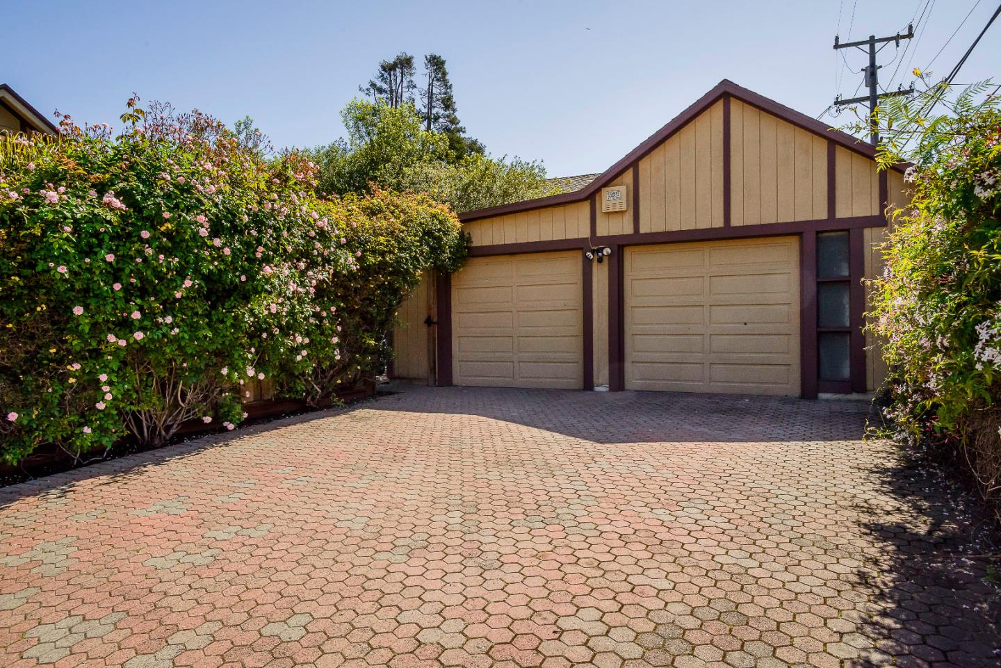 1601 Broadway Burlingame, CA 94010 - Photo 23 of 23 a backyard of a house