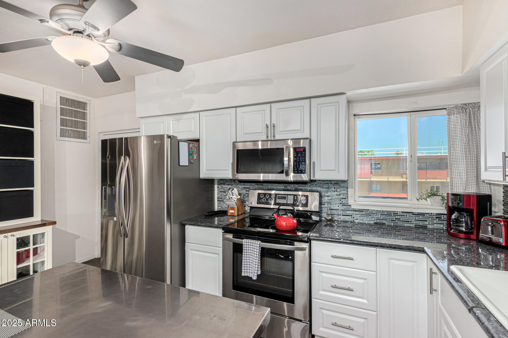 351 East Thomas Road, Unit D505 Phoenix, AZ 85004 - Photo 6 of 28 a kitchen with stainless steel appliances a refrigerator sink and microwave