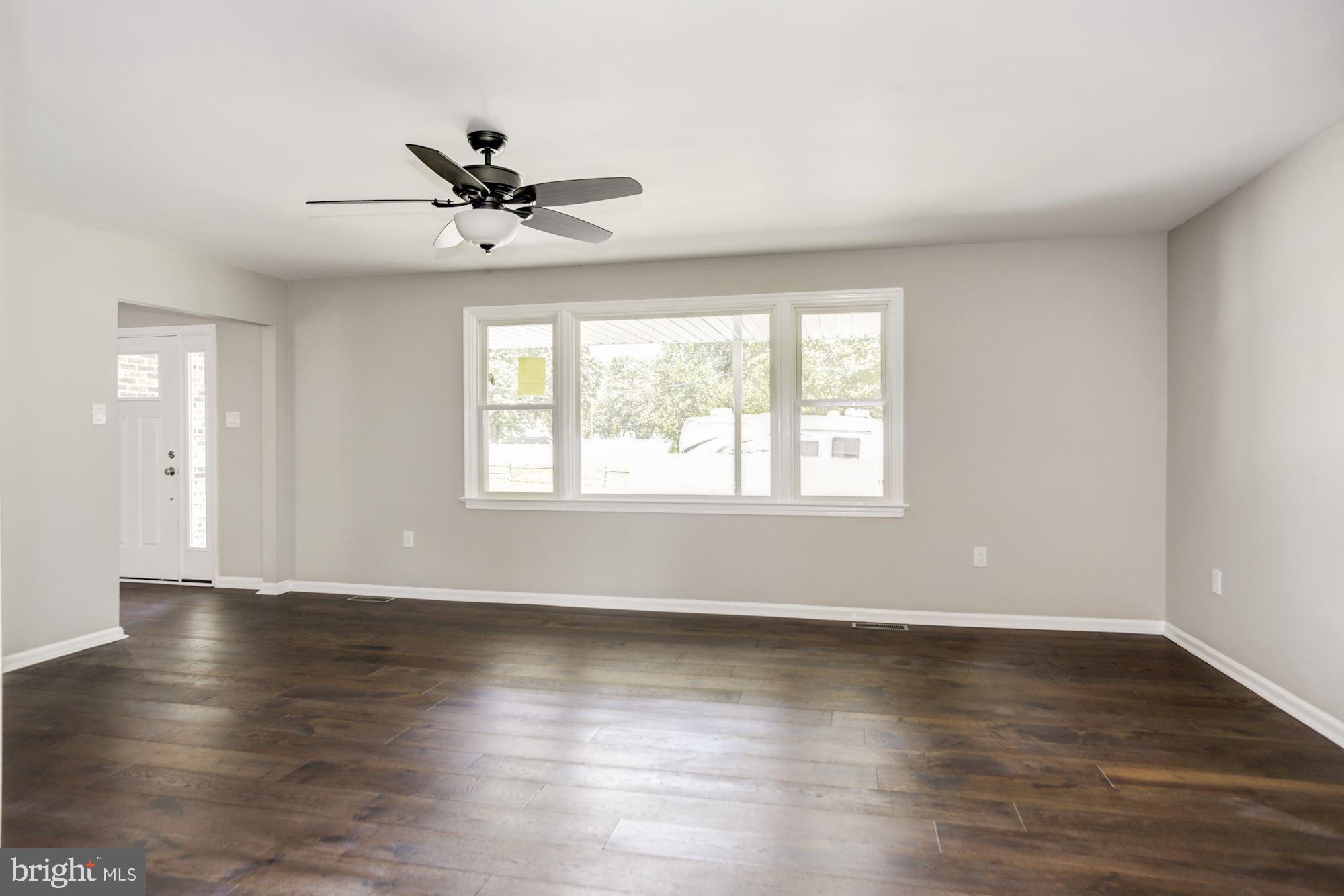 113 Salina Road Sewell, NJ 08080 - Photo 12 of 27 Living Room