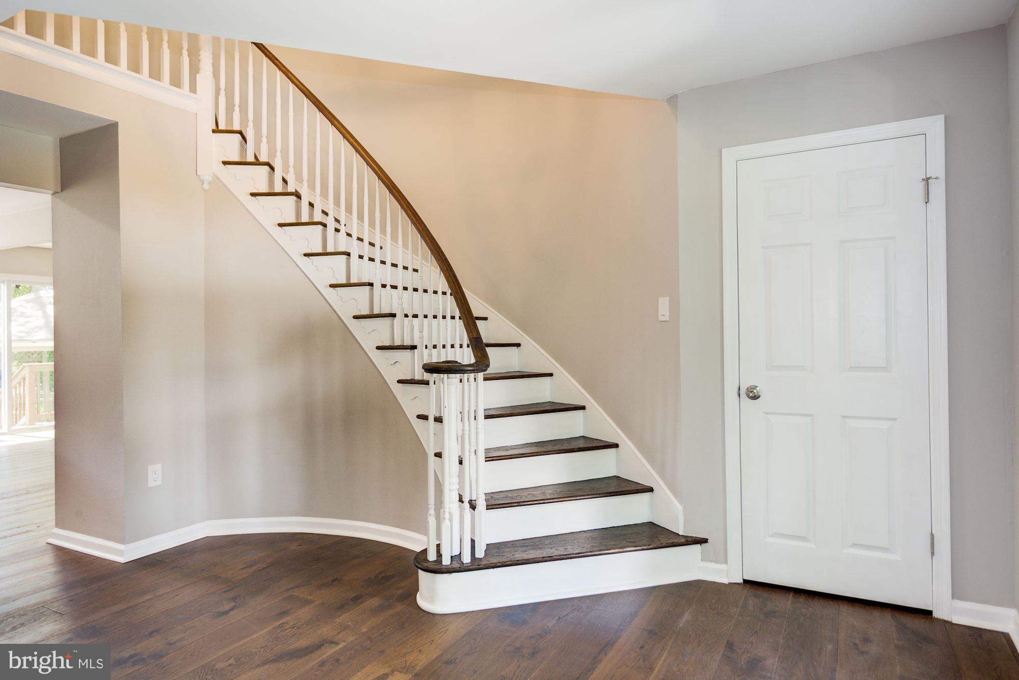 113 Salina Road Sewell, NJ 08080 - Photo 4 of 27 Foyer