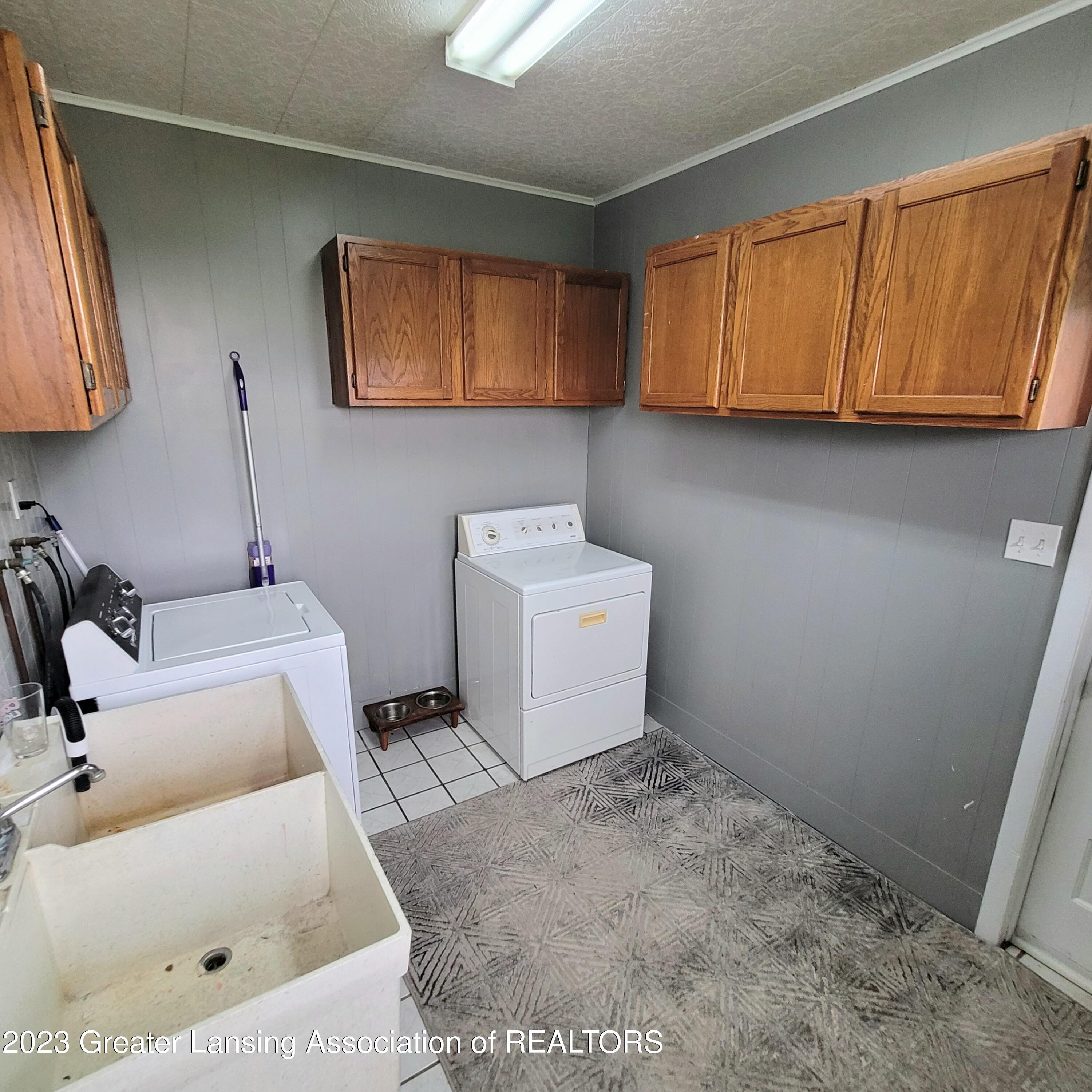 5183 Bellevue Road Onondaga, MI 49264 - Photo 30 of 41 Laundry Room