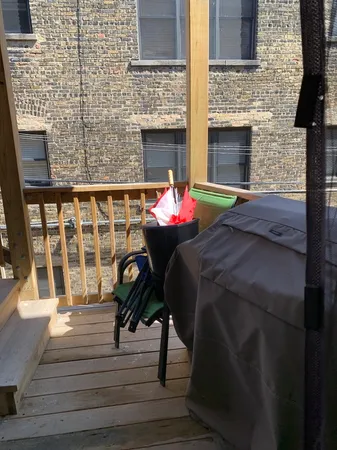 $2,100 | 1617 West Wallen Avenue, Unit 2, Chicago, IL 60626