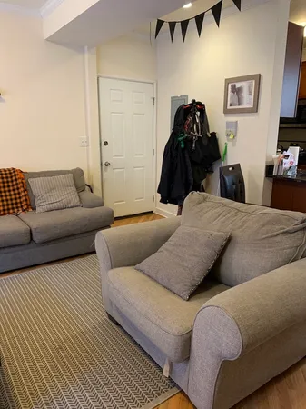 $2,100 | 1617 West Wallen Avenue, Unit 2, Chicago, IL 60626