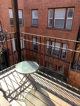 $2,100 | 1617 West Wallen Avenue, Unit 2, Chicago, IL 60626
