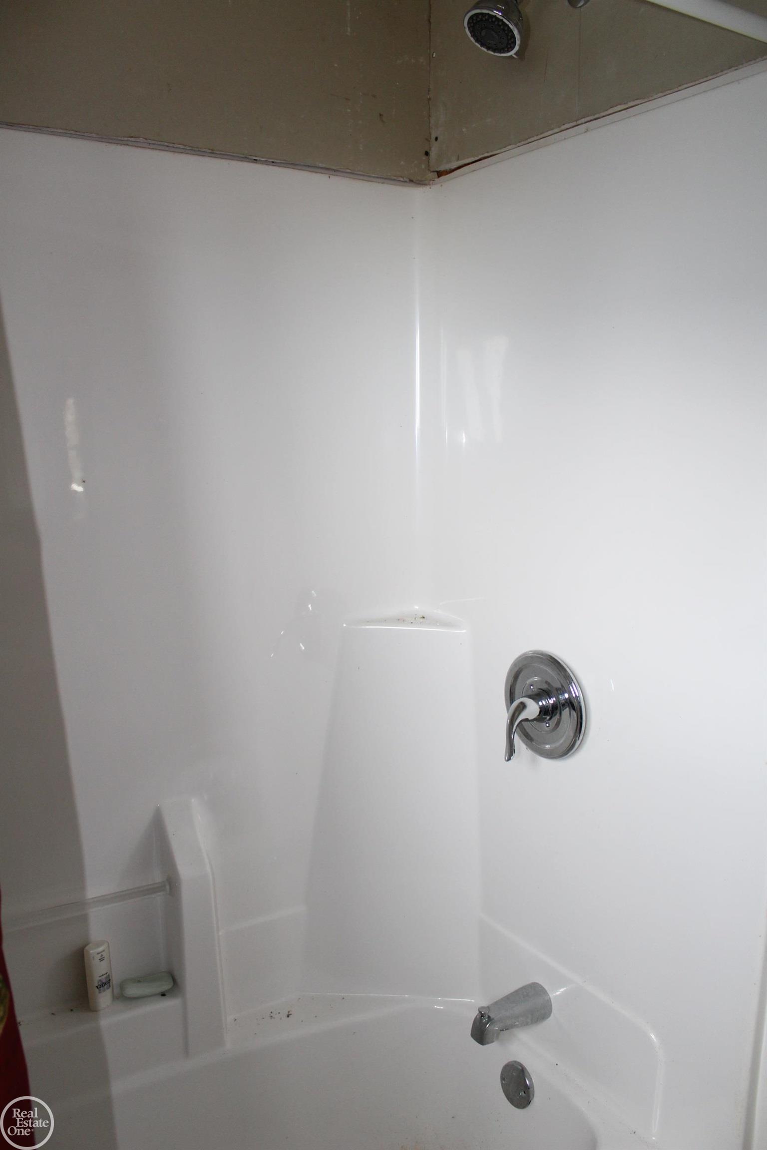 5203 Beachwood Road Standish, MI 48658 - Photo 17 of 30 50106477-16.JPG