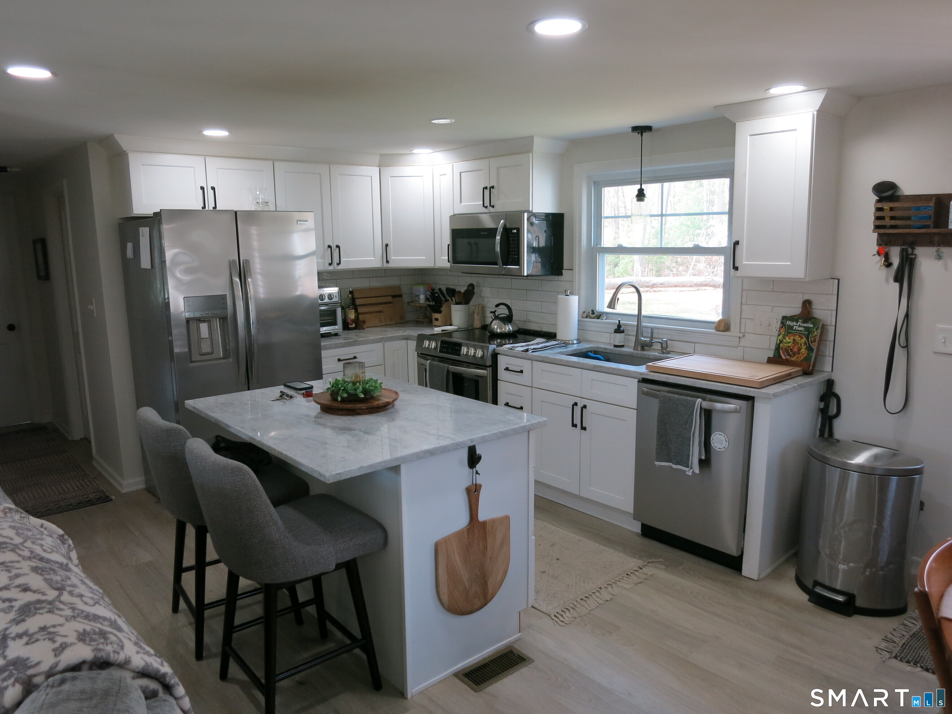 6 Lostbrook Road Simsbury, CT 06092 - Photo 2 of 14