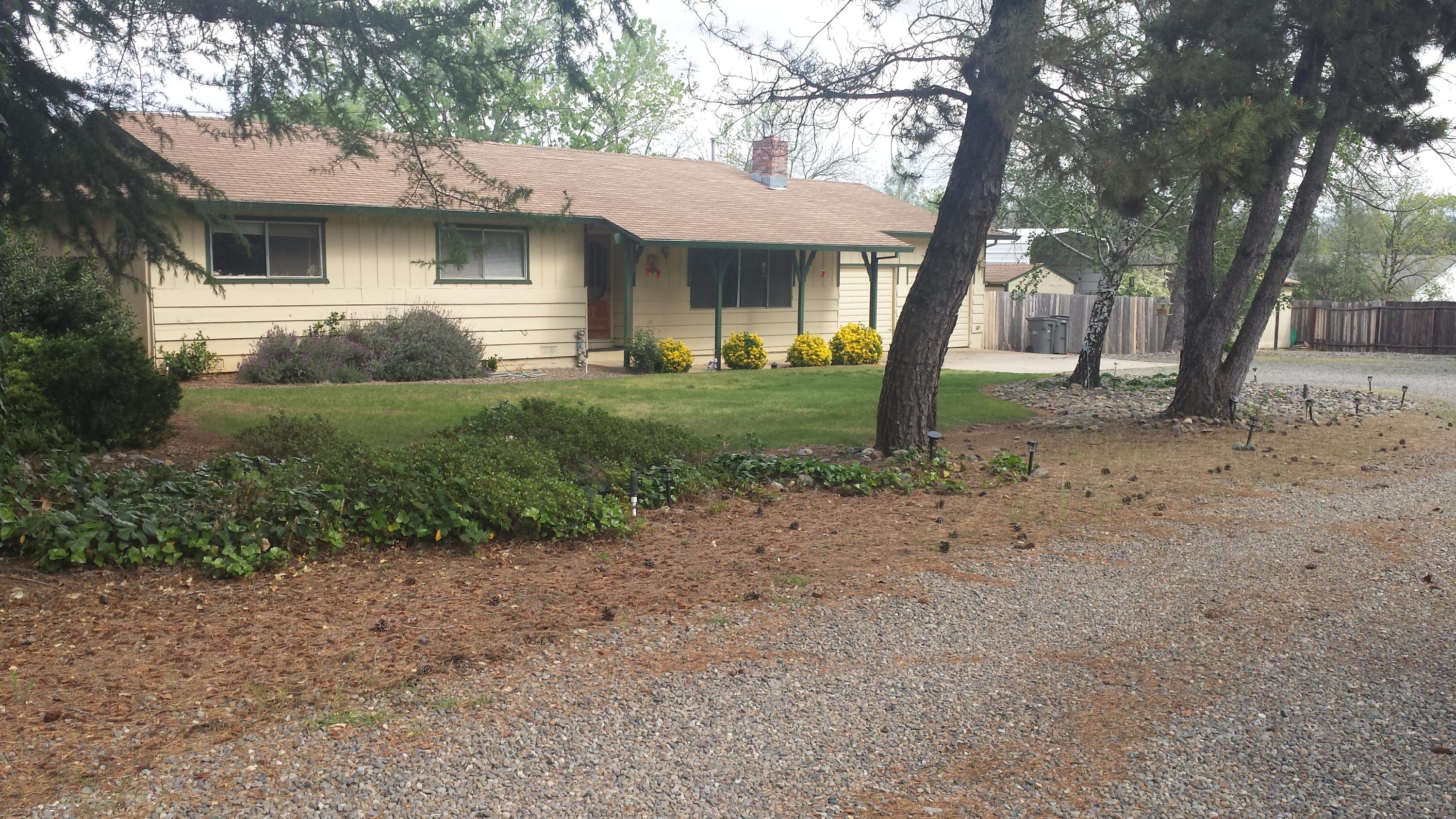 17874 Walker Mine Road Redding, CA 96003 - Photo 2 of 33 Front with parking