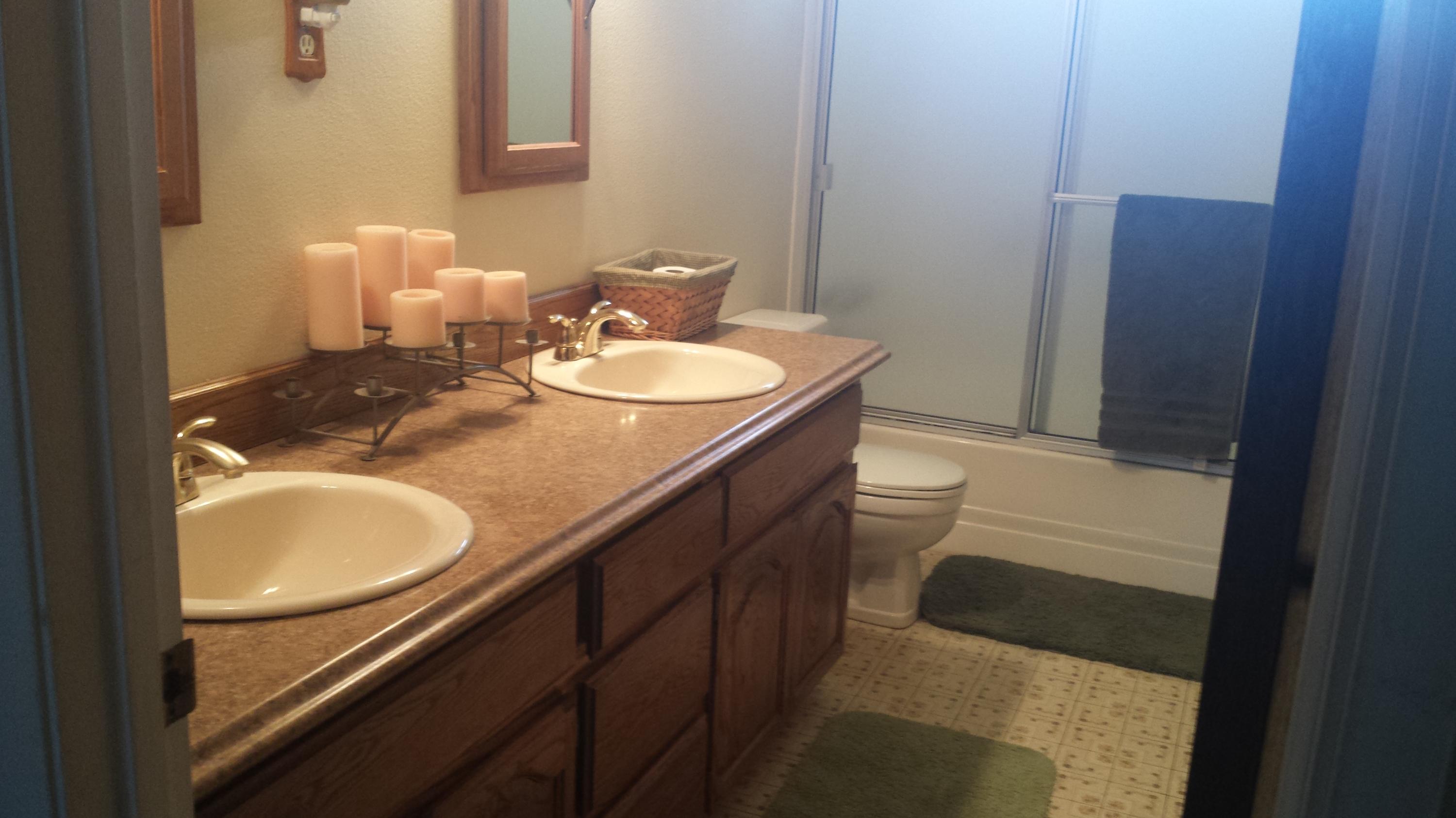 17874 Walker Mine Road Redding, CA 96003 - Photo 26 of 33 Hall Bath