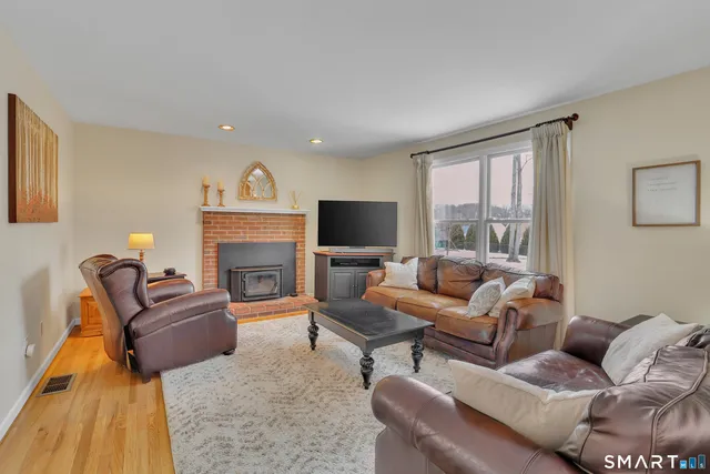 $499,000 | 72 Willowbrook Road, Cromwell, CT 06416