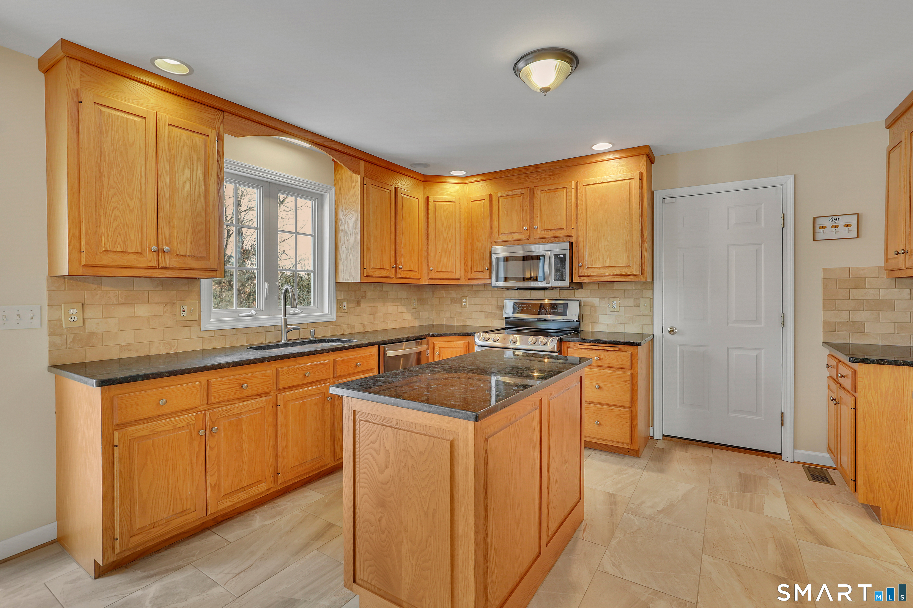 72 Willowbrook Road Cromwell, CT 06416 - Photo 10 of 34