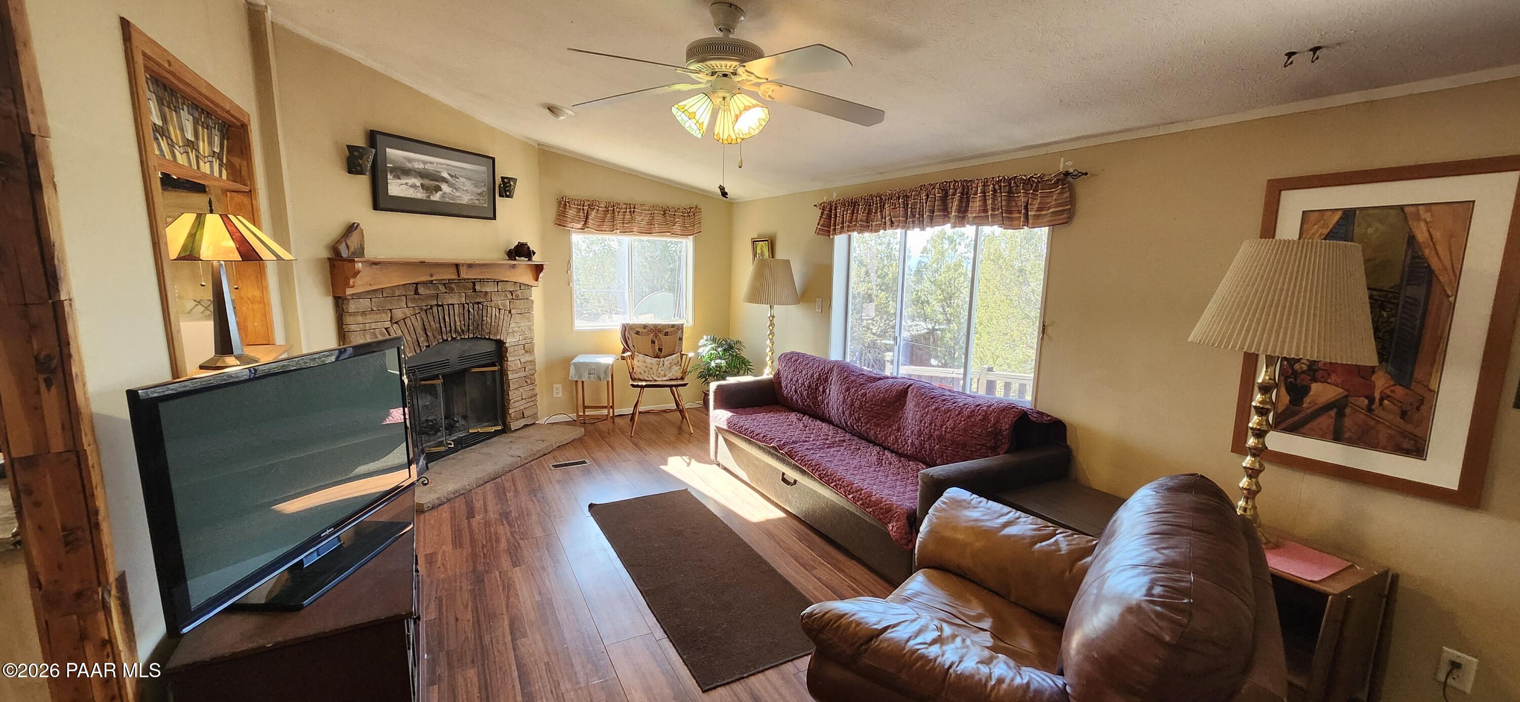 2373 Roberts Road Ash Fork, AZ 86320 - Photo 3 of 41 Living Room