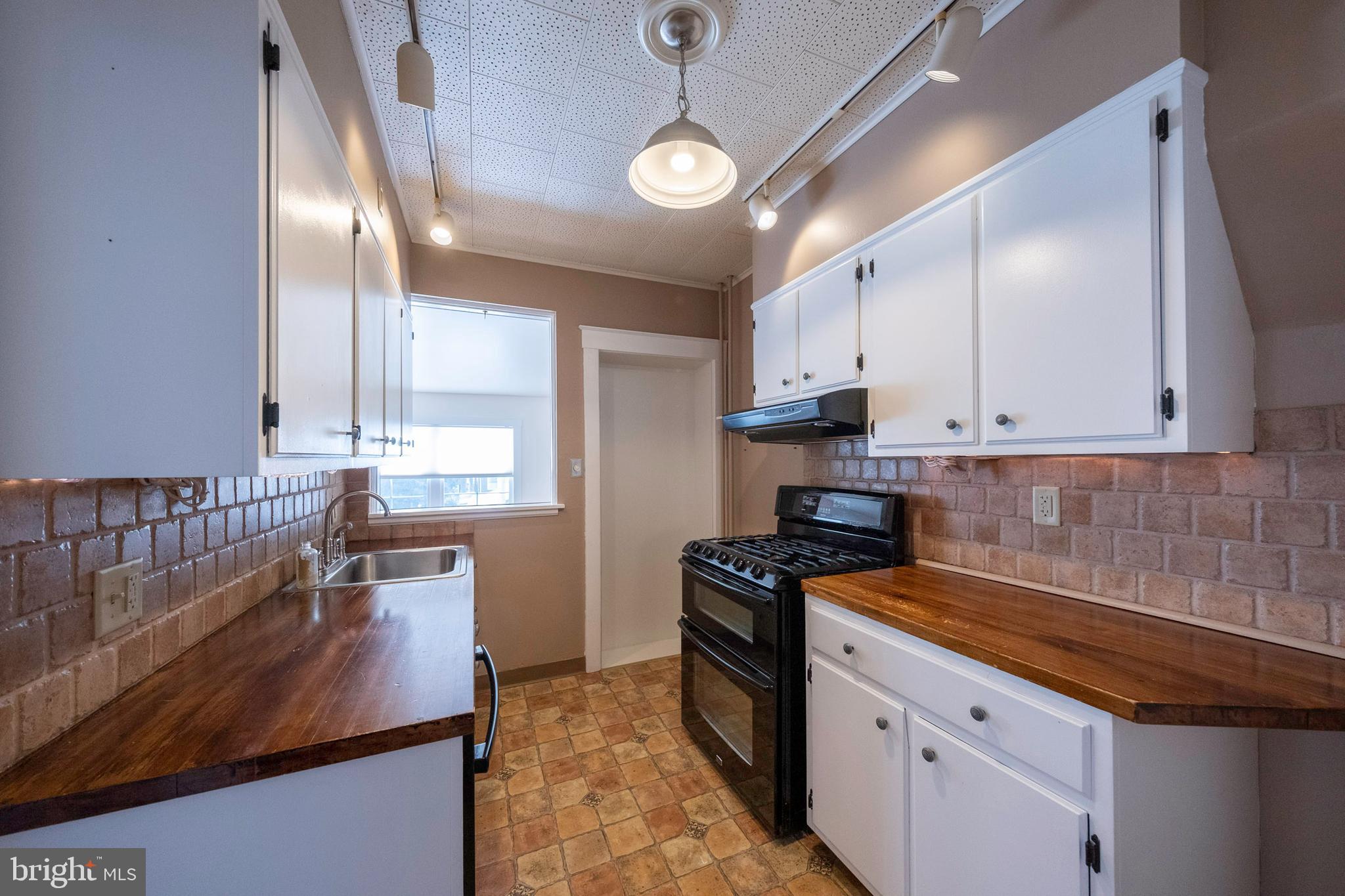 333 Sunset Road Reading, PA 19611 - Photo 9 of 17 a kitchen that has a lot of cabinets in it and appliances