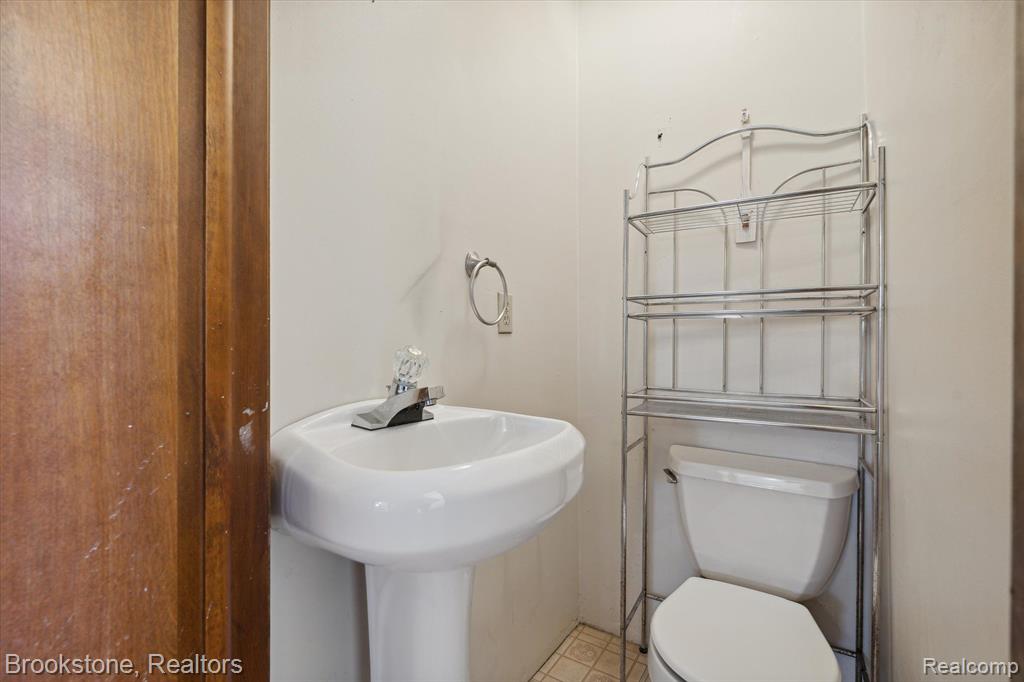 10365 Ortonville Road Clarkston, MI 48348 - Photo 20 of 37 Gallery Image 20