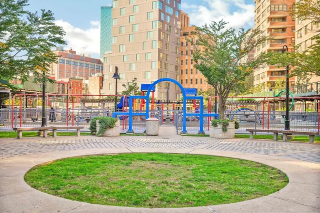 $3,000,000 | 268 East Broadway, Unit A1706 | Lower East Side