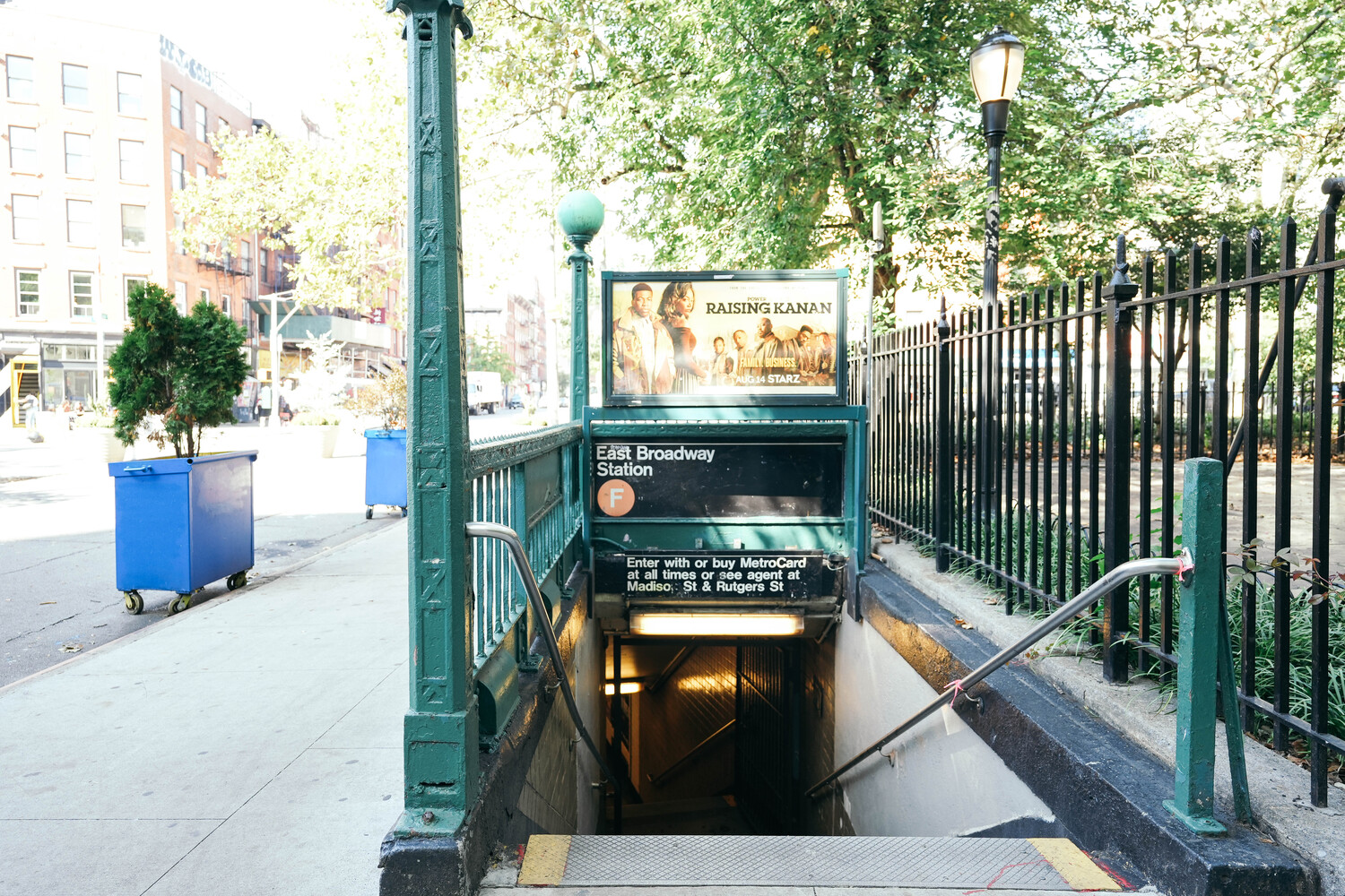 268 East Broadway, Unit A1706 Manhattan, NY 10002 - Photo 12 of 39 a view of outdoor space with garden