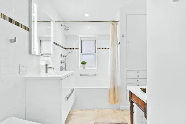 $3,000,000 | 268 East Broadway, Unit A1706 | Lower East Side