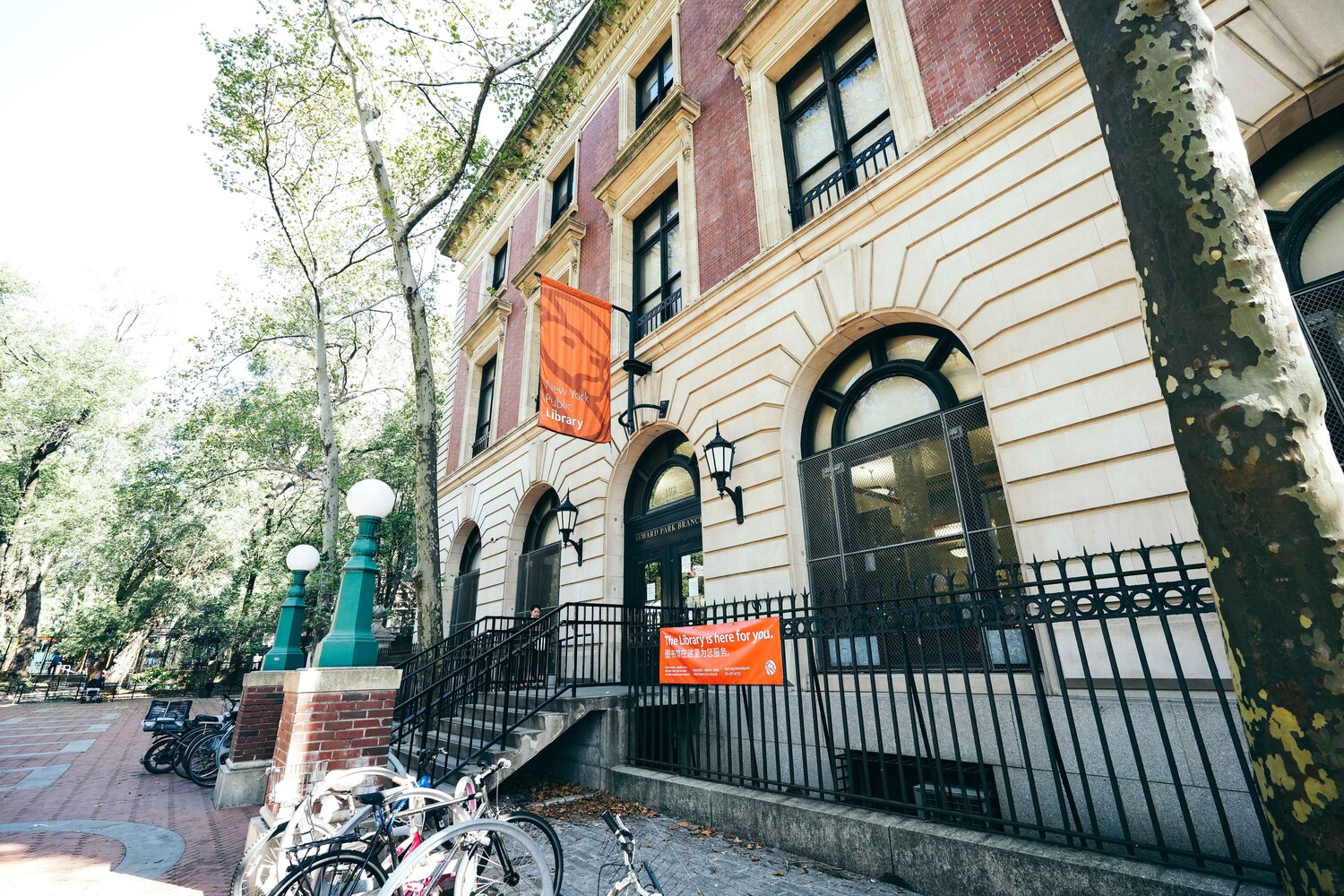 268 East Broadway, Unit A1706 Manhattan, NY 10002 - Photo 6 of 39 a front view of a house