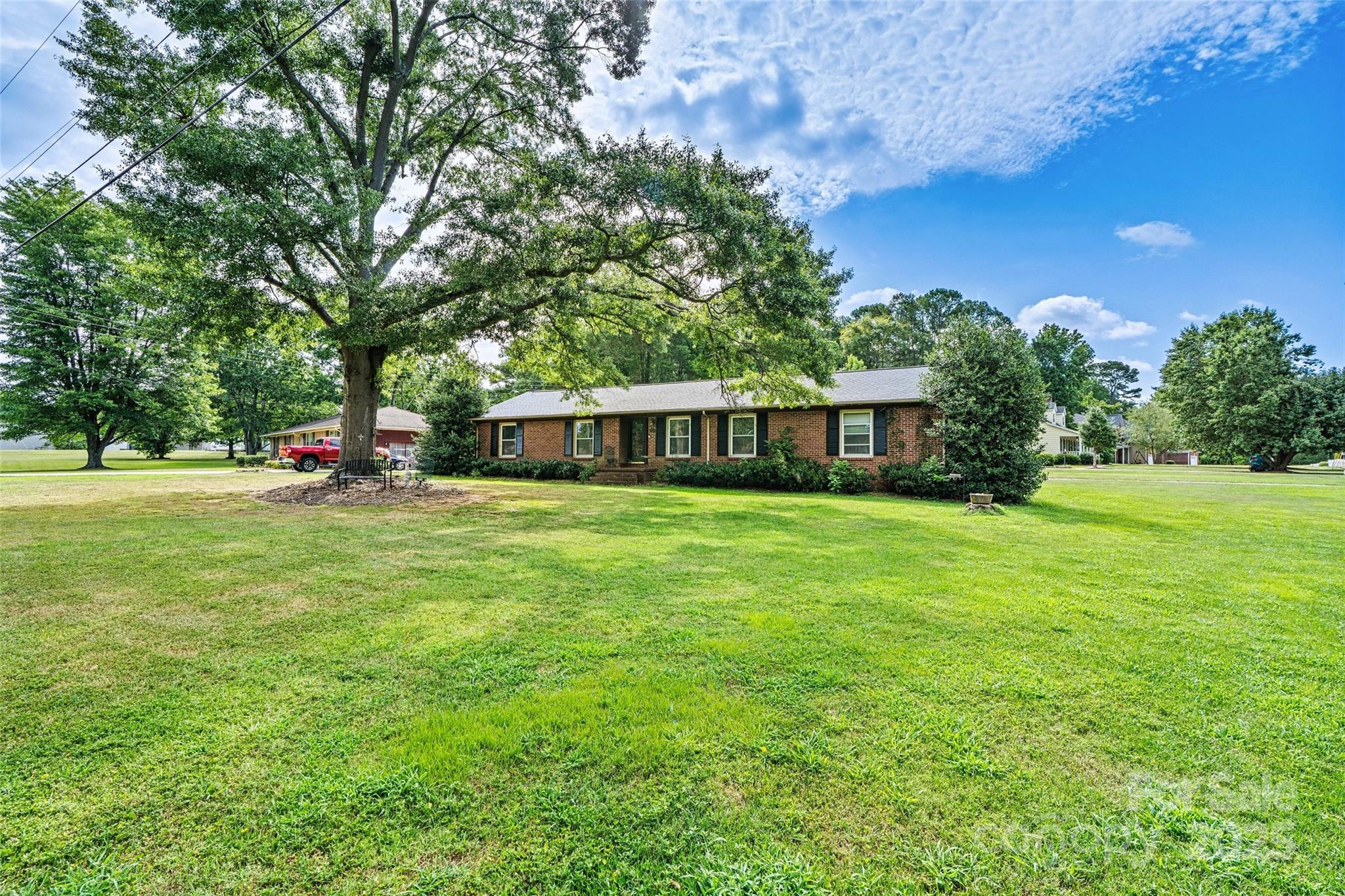 693 Fielding Road Charlotte, NC 28214 - Photo 2 of 32 Gallery Image 2