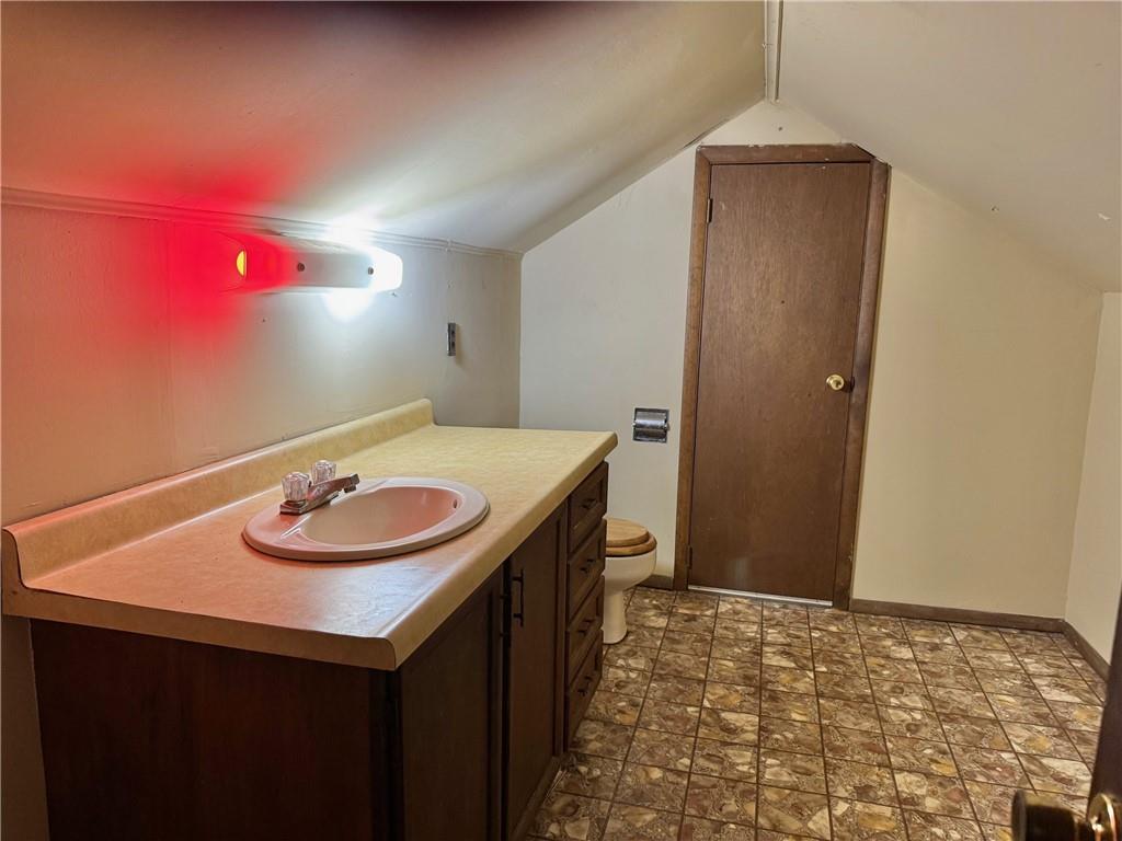 2815 Washington Avenue Parsons, KS 67357 - Photo 17 of 22