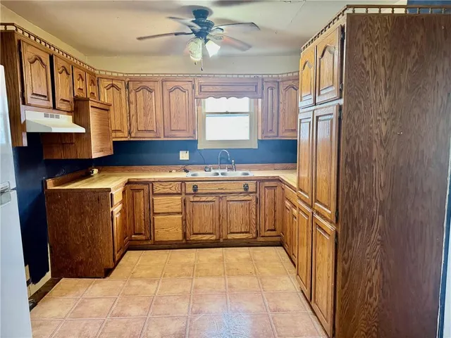 $74,900 | 2815 Washington Avenue, Parsons, KS 67357