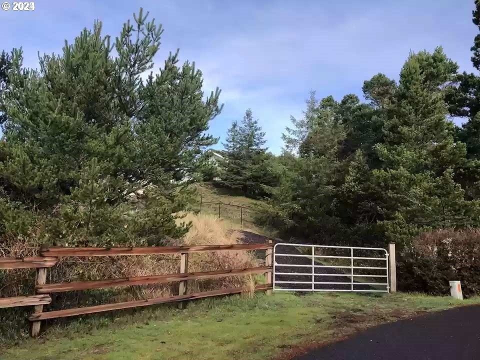 5 Eden Lane Florence, OR 97439 - Photo 1 of 23 a view of outdoor space and yard