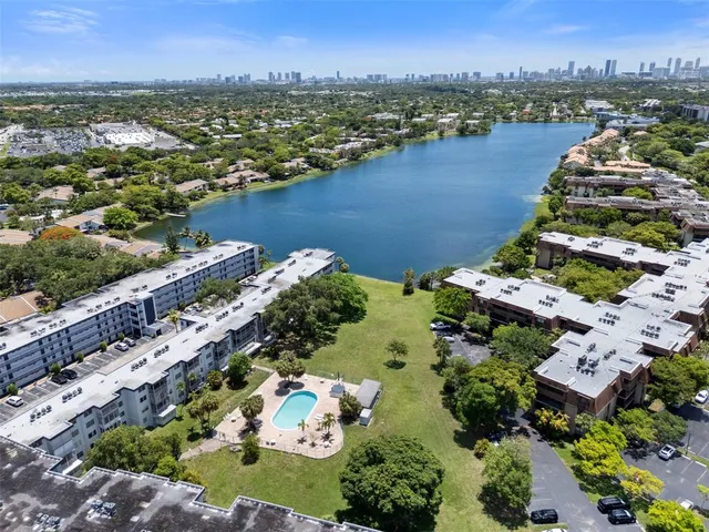 $255,000 | 441 Northeast 195th Street, Unit 302, Miami, FL 33179