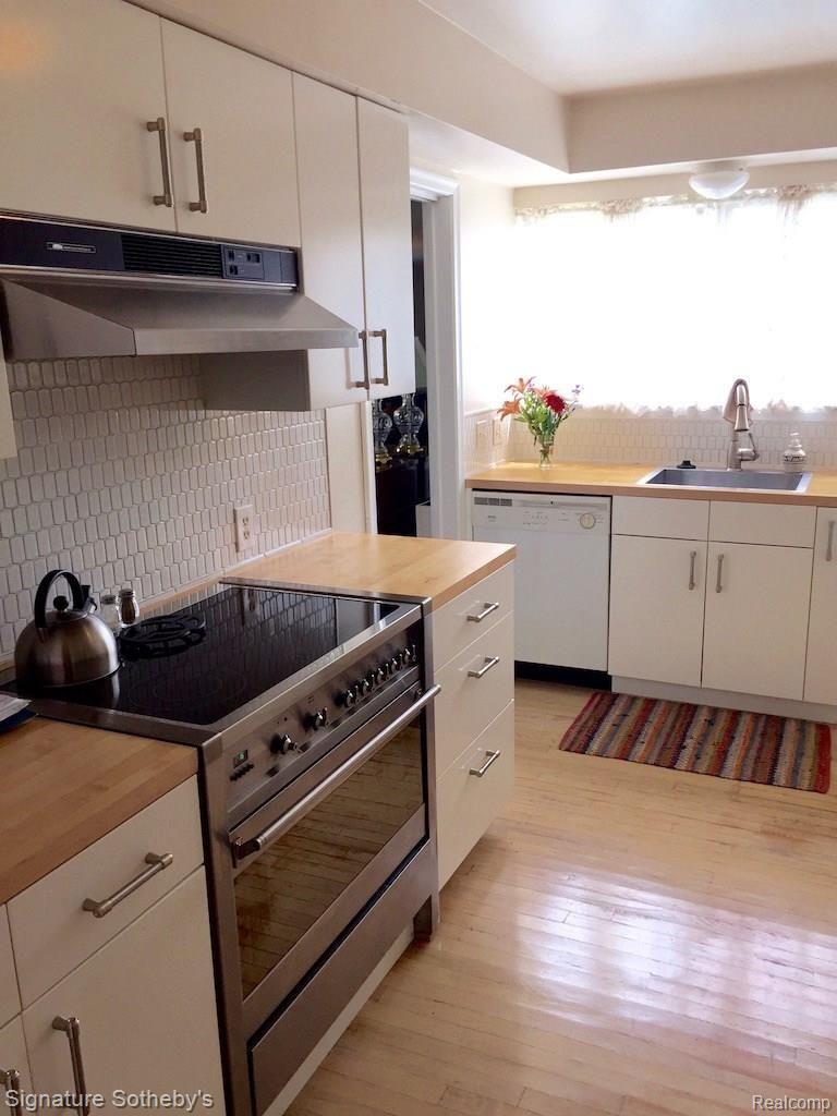 4045 West Maple Road, Unit 101 Bloomfield Hills, MI 48301 - Photo 5 of 16 New Kitchen