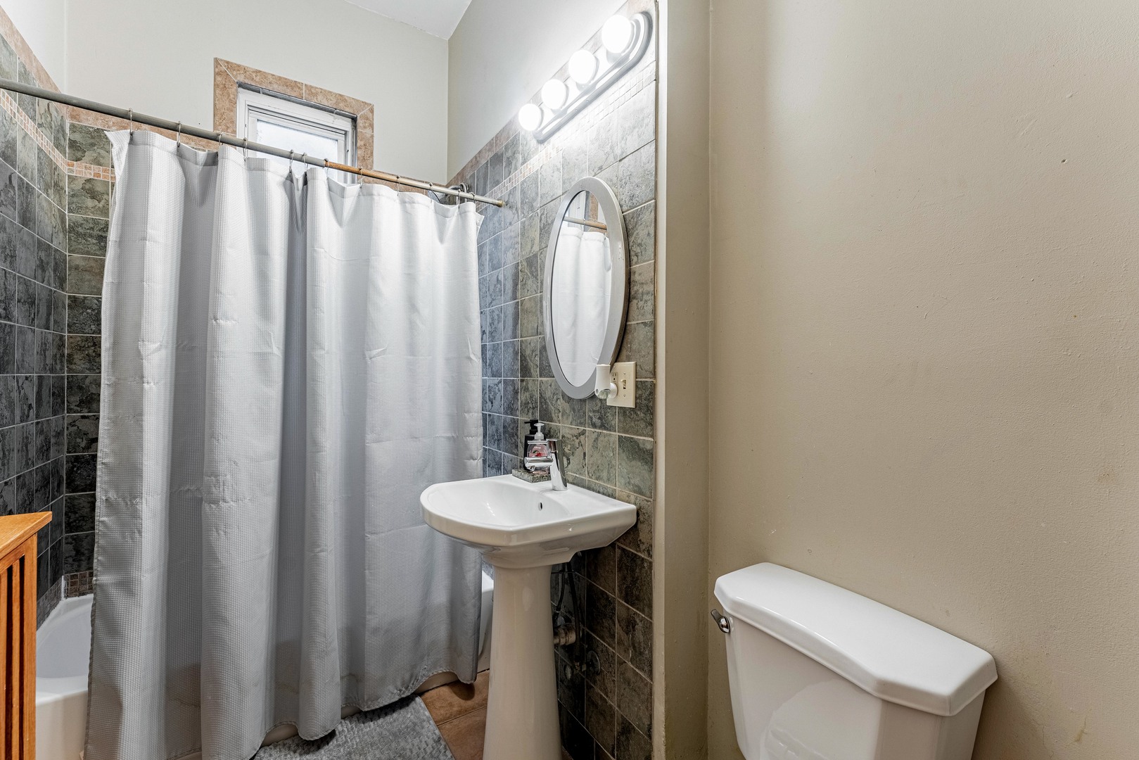 441 East 42nd Street Chicago, IL 60653 - Photo 11 of 48