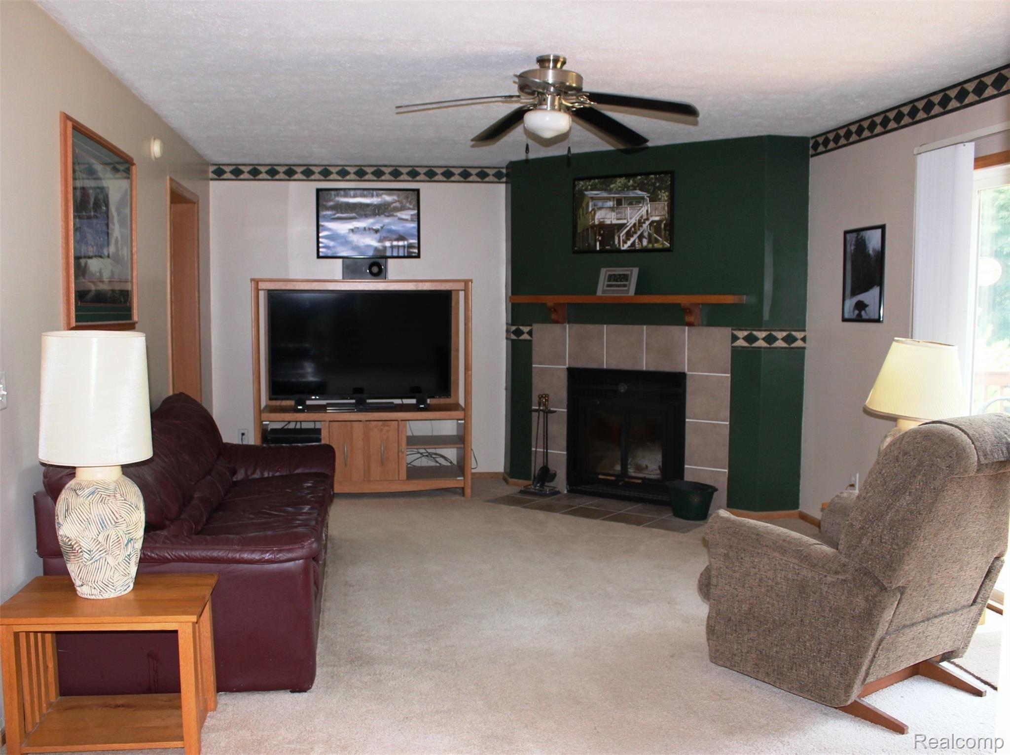 10144 West Allen Road Fowlerville, MI 48836 - Photo 13 of 36 livingroom 1.JPG
