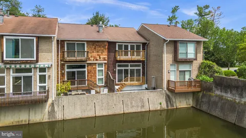 $600,000 | 166 New Mark Esplanade, Rockville, MD 20850