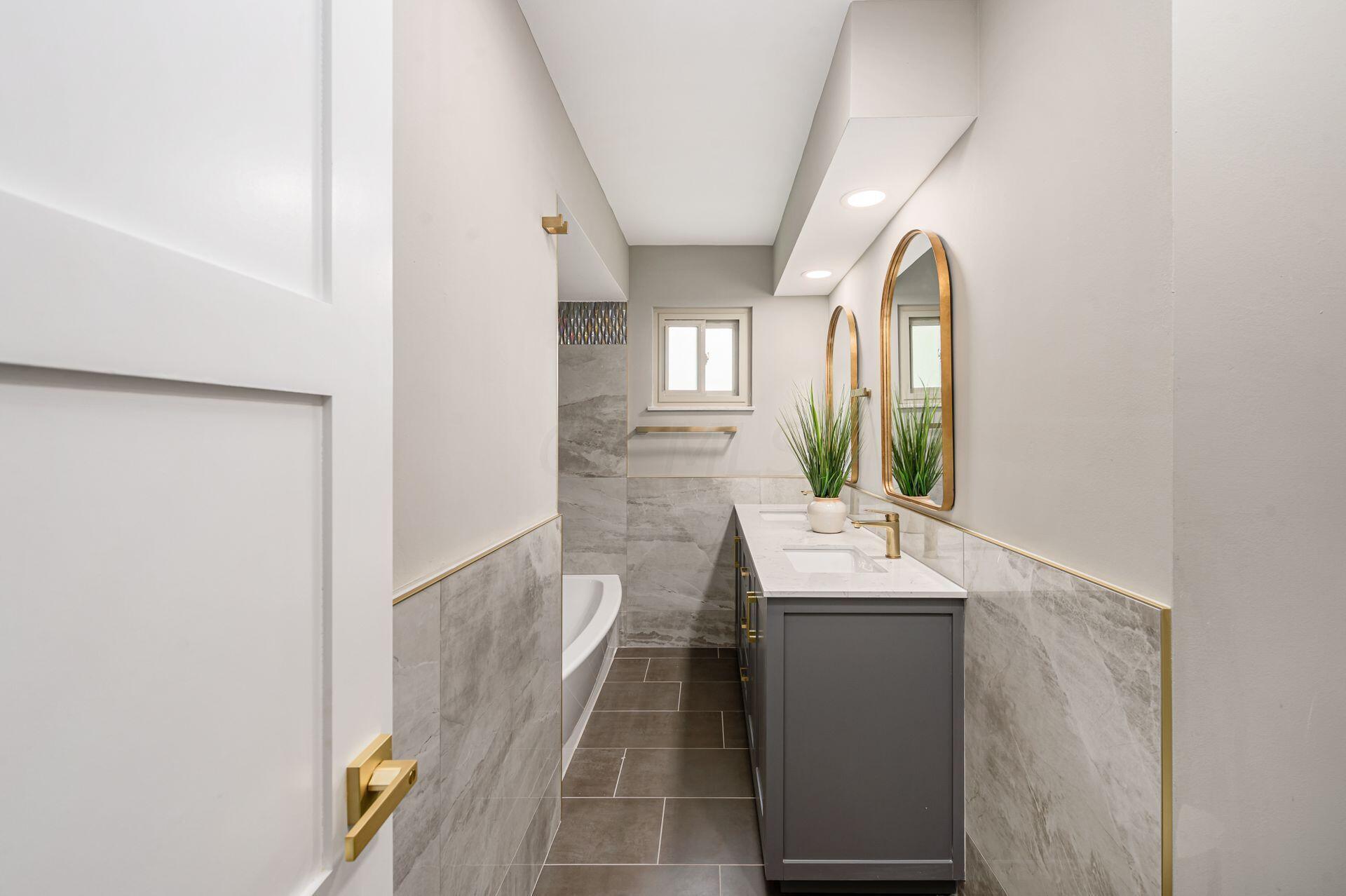 1767 Kenwick Road Columbus, OH 43209 - Photo 21 of 36 Hall Bath