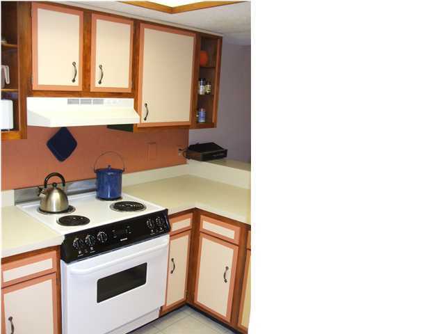 909 Santa Rosa Boulevard, Unit 526 Fort Walton Beach, FL 32548 - Photo 3 of 8 a kitchen with a sink and a stove
