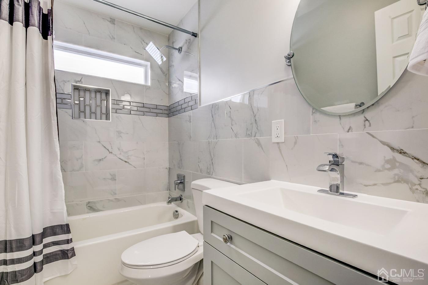 59 Stony Road Edison, NJ 08817 - Photo 19 of 27 a bathroom with a sink a toilet and a bathtub