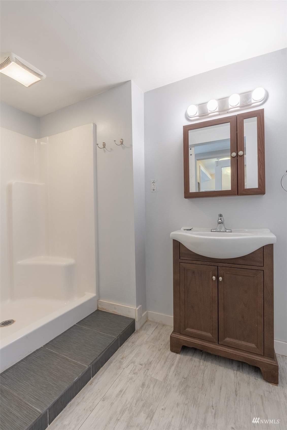 5415 Parker Road East Sumner, WA 98390 - Photo 11 of 27 a bathroom with a sink vanity tub and shower